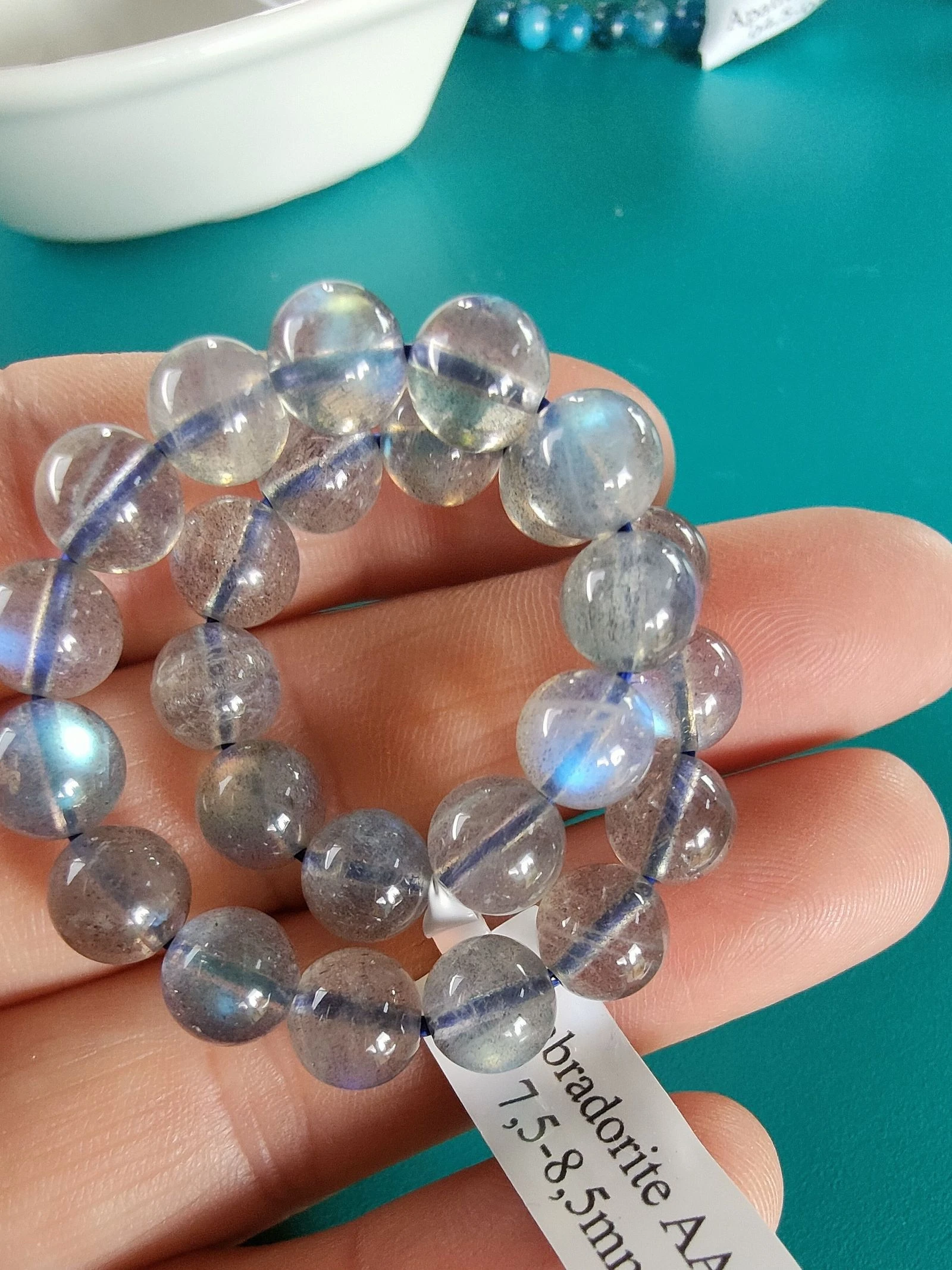 Un bracelet en labradorite AAA